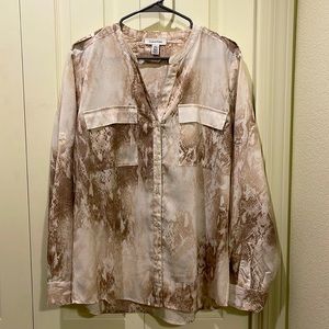 NWOT Calvin Klein Snake Print Roll Up Long Sleeve with Button Size XL